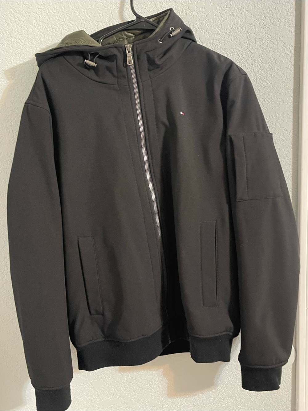 Tommy Hilfiger Men's Black Hooded Windbreaker Jacket with Subtle Logo